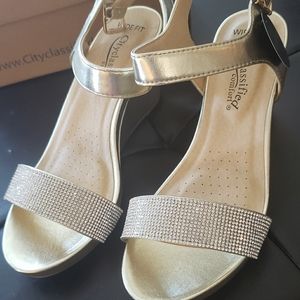 City Classified comfort wedge